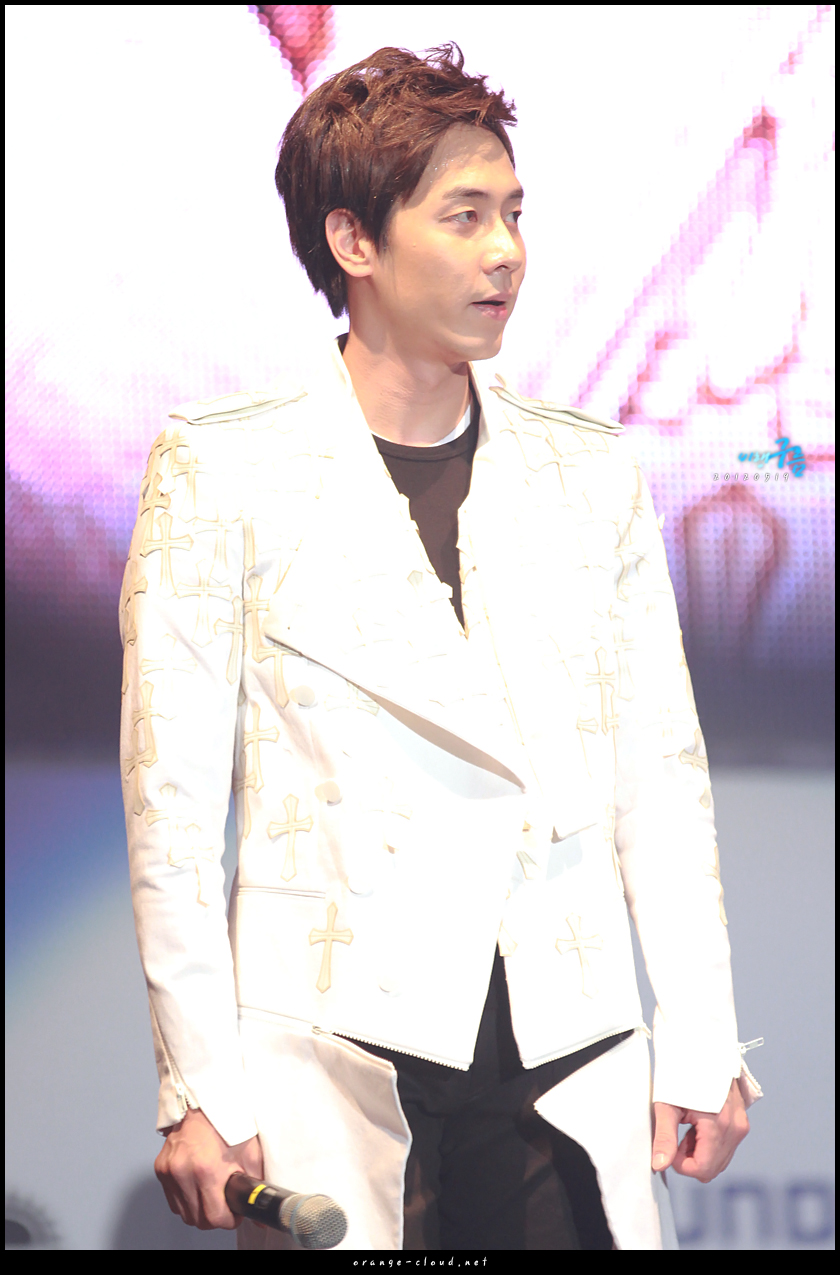 [20.5.12][Pics] Shinhwa @ Santaferuncert concert 120519_2_%2821%29