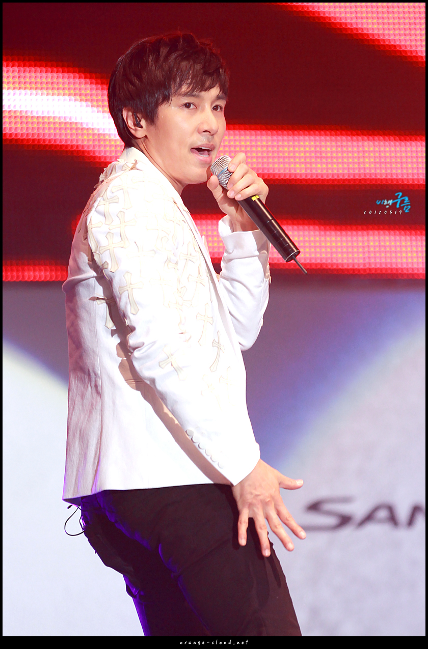 [20.5.12][Pics] Shinhwa @ Santaferuncert concert 120519_1_%288%29